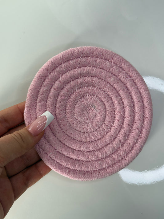 Růžový tkaný podtácek