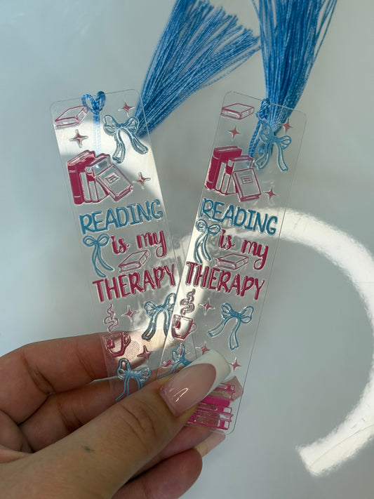 Záložka s knihami a citátem – moje terapie