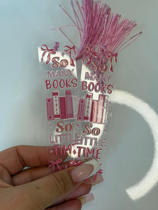 záložka s knihami a mašličkami – růžová