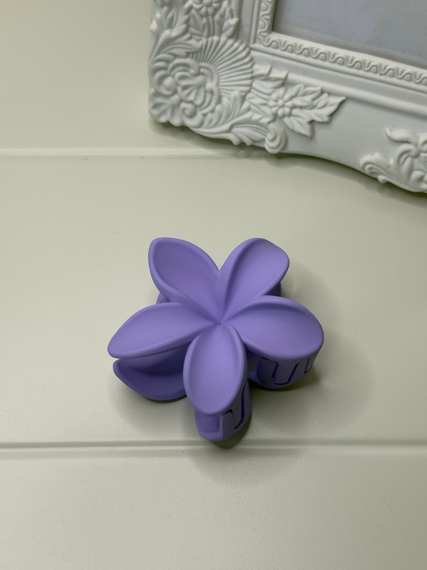 Velký fialový skřipec do vlasů 9 cm