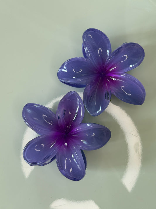 Lesklý květový skřipec do vlasů tmavě Fialový 8cm