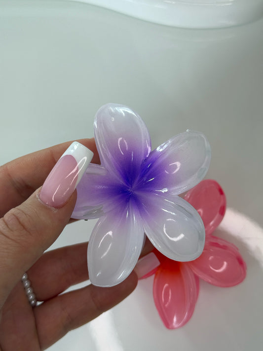 Lesklý květový skřipec do vlasů Fialový 8cm