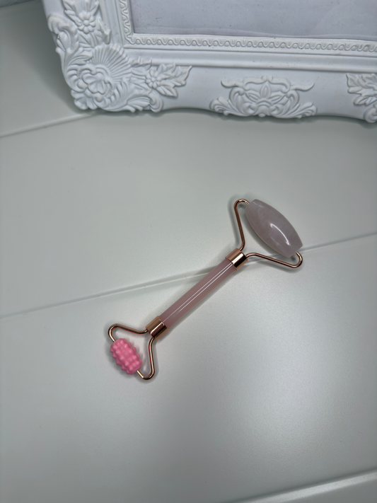 Masážní váleček na obličej z růženínu – proti otokům a vráskám